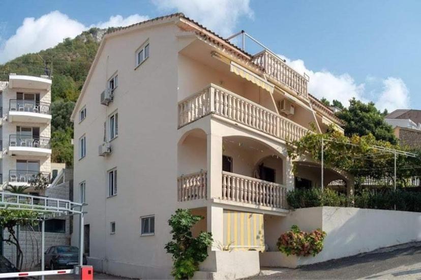Apartments Dunja Sveti Stefan Eksteriør billede