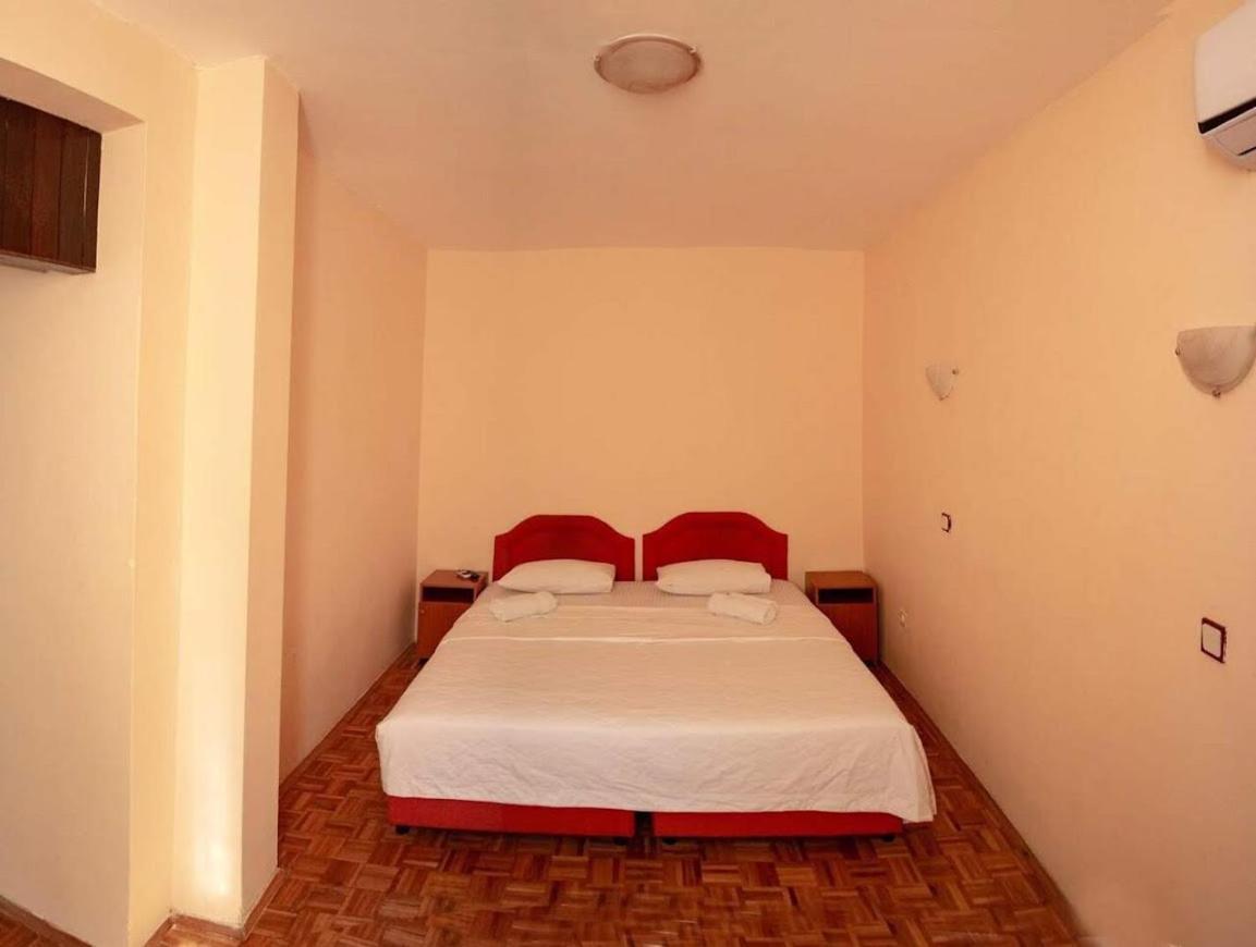 Apartments Dunja Sveti Stefan Eksteriør billede